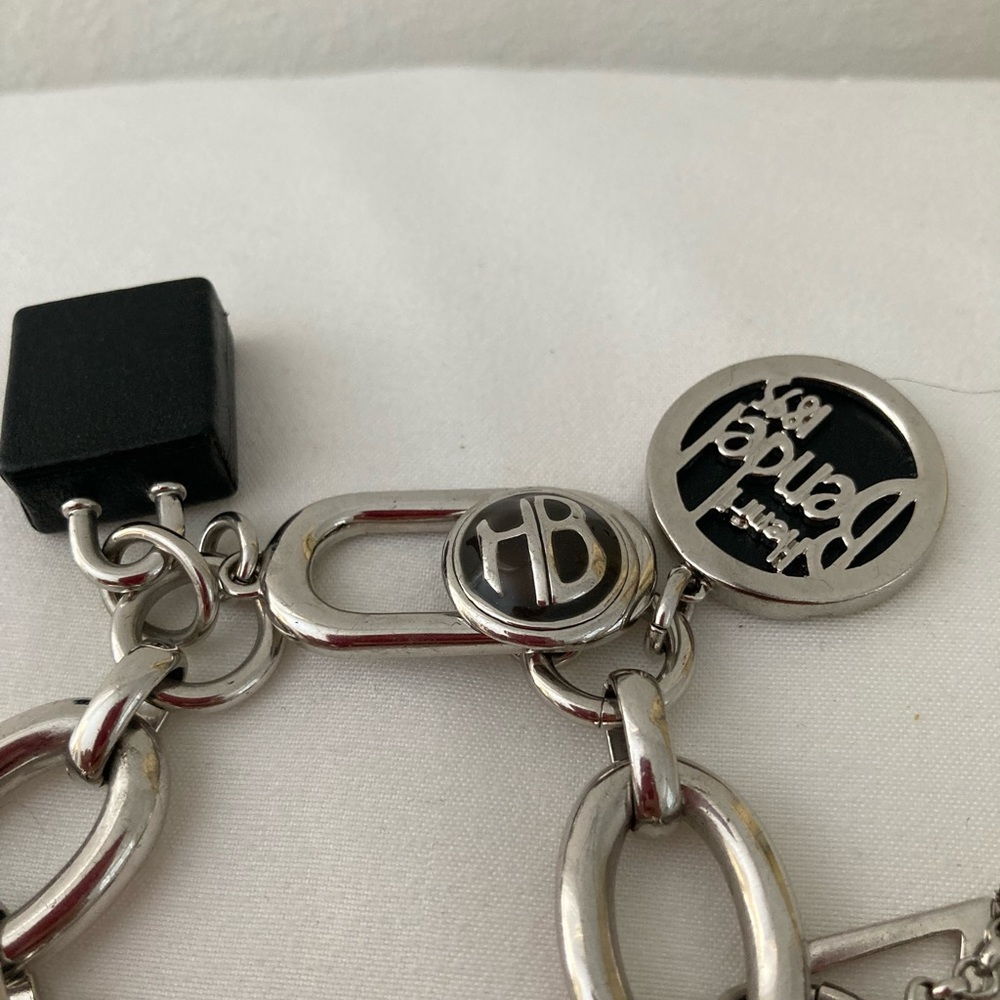 " HENRI BENDEL” CLASSIC CHARM BRACELET, COLLECTIBLE BEAUTIFULperfect condition. - Picture 7 of 12